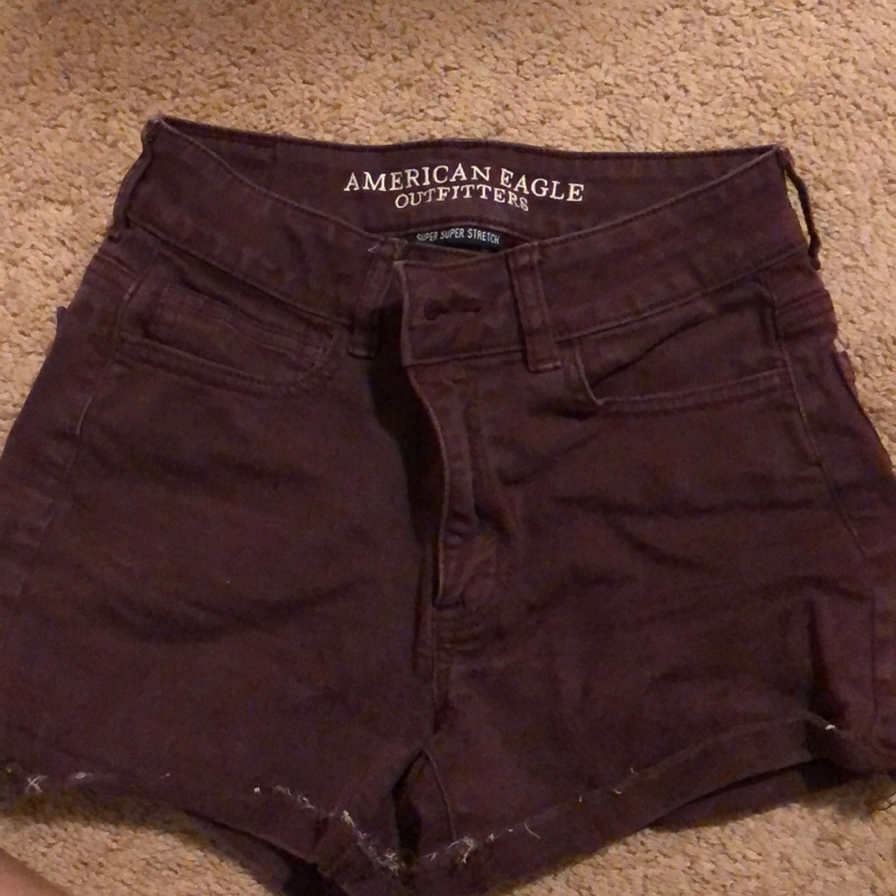 American eagle super super stretch maroon shorts